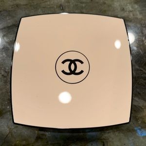 CHANEL Makeup - CHANEL Healthy Glow Eyeshadow Palette - NEVER USED CHANEL Makeup - CHANEL Healthy Glow Eyeshadow Palette - NEVER USED